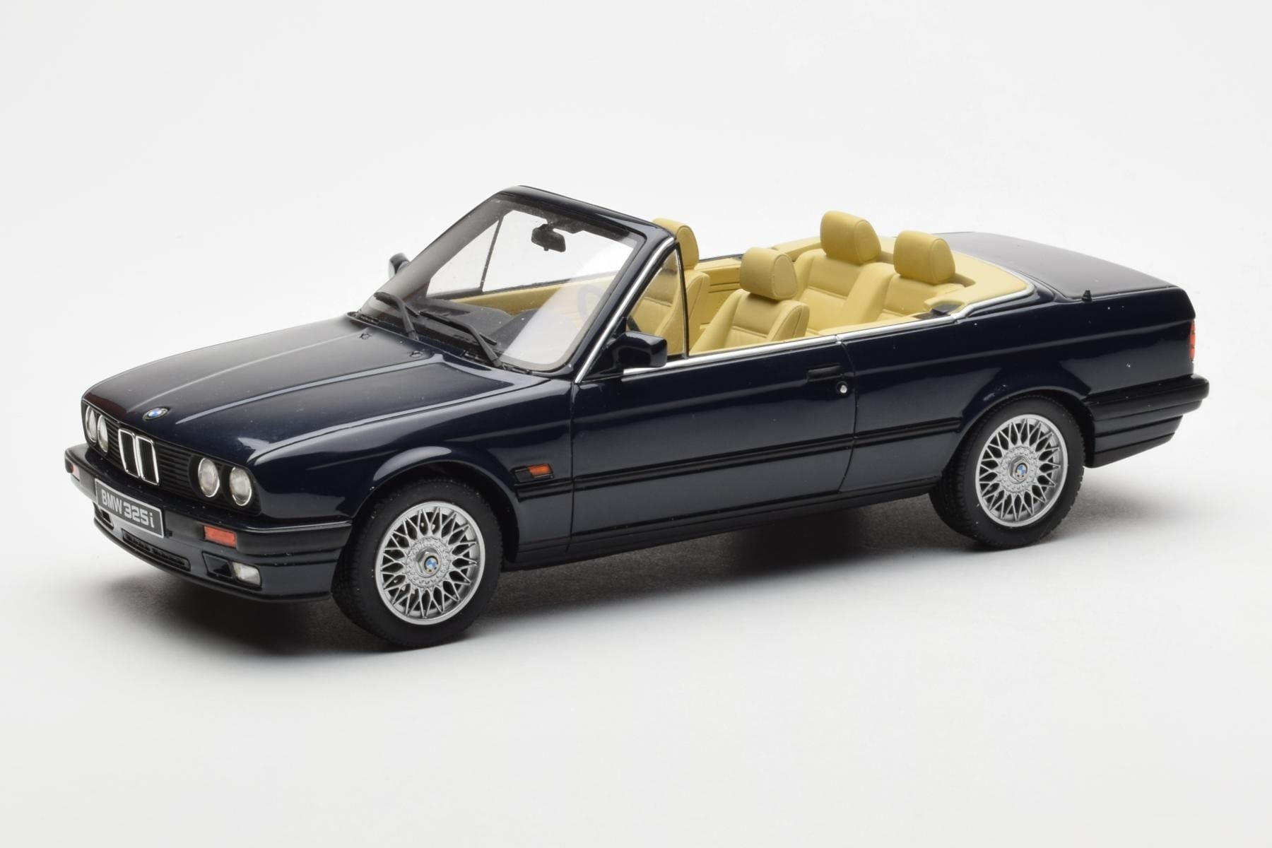 BMW 325i E30 Kabriolet Niebieski Otto 1:18 OT114 Żywica