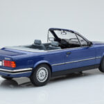 BMW 325i E30 Kabriolet Niebieski MCG 1:18 - image 2 of 5