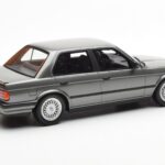 BMW 325i E30 Sedan Dolphin Szary Otto 1:18 - image 2 of 6