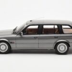 BMW 325i E30 Touring Szary Otto 1:18 - image 3 of 6