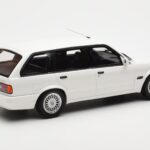 BMW 325i E30 Touring M Package Biały Otto 1:18 - image 2 of 5