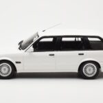 BMW 325i E30 Touring M Package Biały Otto 1:18 - image 3 of 5