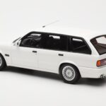 BMW 325i E30 Touring M Package Biały Otto 1:18 - image 4 of 5
