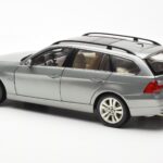 BMW 330i E91 Touring Szary Metallic Kyosho 1:18 - image 7 of 8