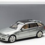 BMW 330i E91 Touring Szary Metallic Kyosho 1:18 - image 8 of 8