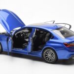 BMW 330i G20 Portimao Niebieski Metallic Norev 1:18 - image 5 of 8