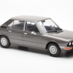 BMW 520i E28 Szary MCG 1:18 - image 4 of 6