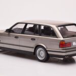 BMW 530i E34 Touring Szary Metaliczny MCG 1:18 - image 5 of 6