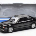 BMW 540i E34 Czarny Metallic MCG 1:18 - image 6 of 6