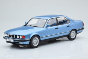 BMW 7 Series E32 730i Niebieski MCG 1:18 MCG18160 Metal