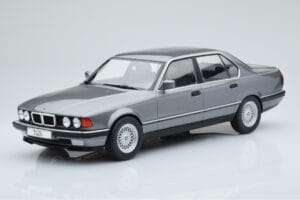 BMW 7 Series E32 740i Srebrny MCG 1:18 MCG18161 Metal