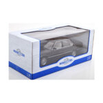 BMW 750i E32 Czarny MCG 1:18 - image 3 of 3