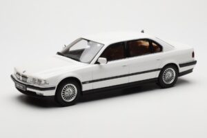 BMW 750iL E38 Asia Exclusive Biały Otto 1:18 OT836