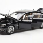 BMW 750Li F02 Facelift Carbon Czarny Kyosho 1:18 - image 2 of 8