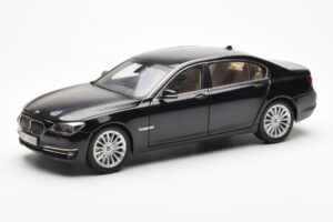 BMW 750Li F02 Facelift Carbon Czarny Kyosho 1:18 08784BK