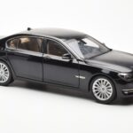 BMW 750Li F02 Facelift Carbon Czarny Kyosho 1:18 - image 6 of 8