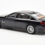 BMW 750Li F02 Facelift Carbon Czarny Kyosho 1:18 - image 7 of 8