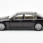 BMW 760Li E66 Czarny Kyosho 1:18 - image 4 of 9