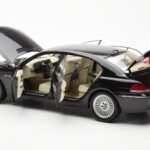 BMW 760Li E66 Czarny Kyosho 1:18 - image 5 of 9