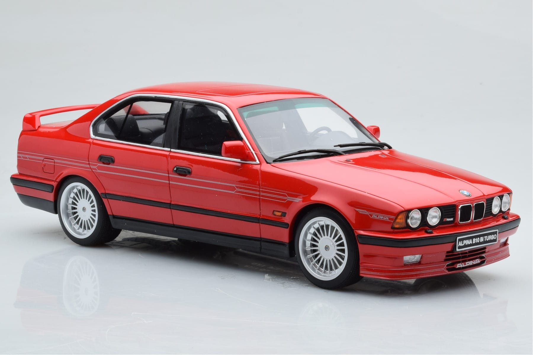 BMW Alpina B10 E34 Biturbo Czerwony Otto 1:18 OT648 Żywica — zdjęcie 4 z 6