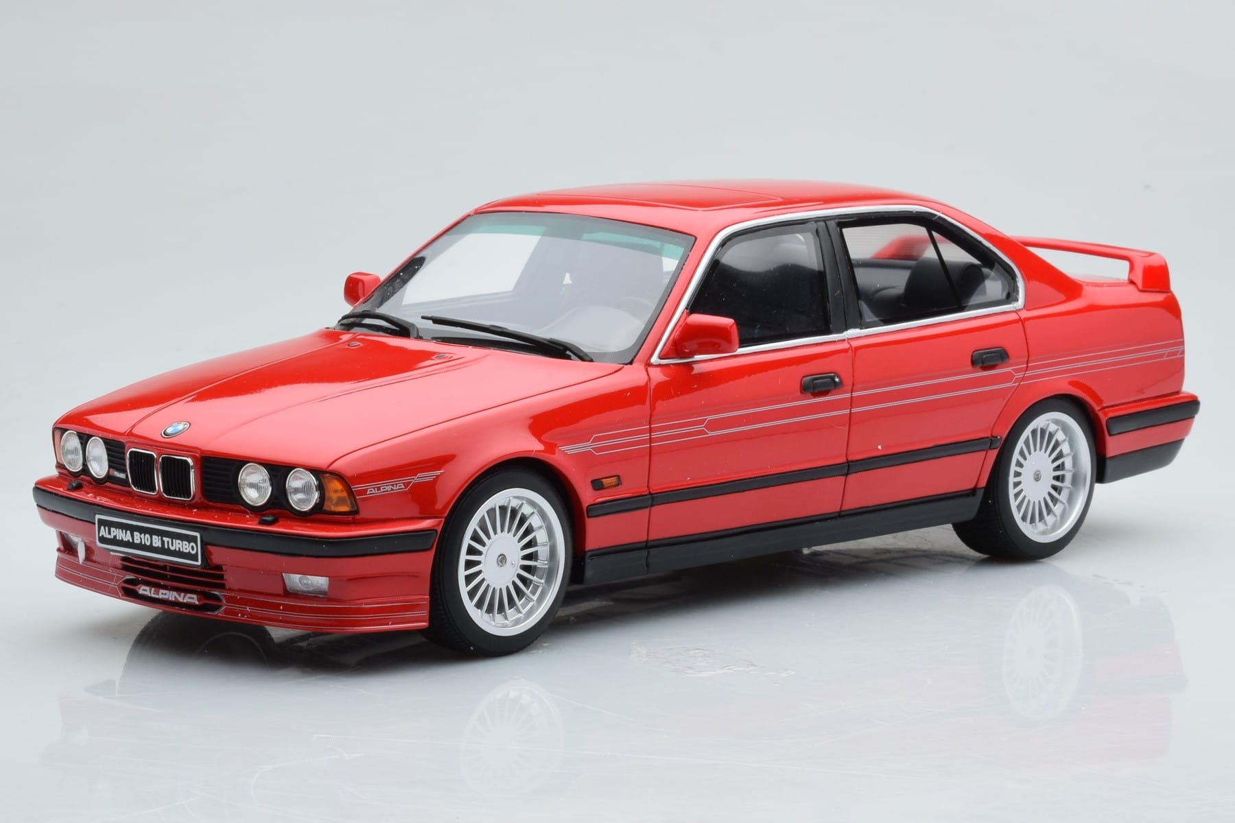 BMW Alpina B10 E34 Biturbo Czerwony Otto 1:18 OT648 Żywica