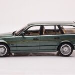 BMW Alpina B10 E34 Touring Ciemnozielony MCG 1:18 - image 3 of 6