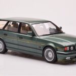 BMW Alpina B10 E34 Touring Ciemnozielony MCG 1:18 - image 4 of 6