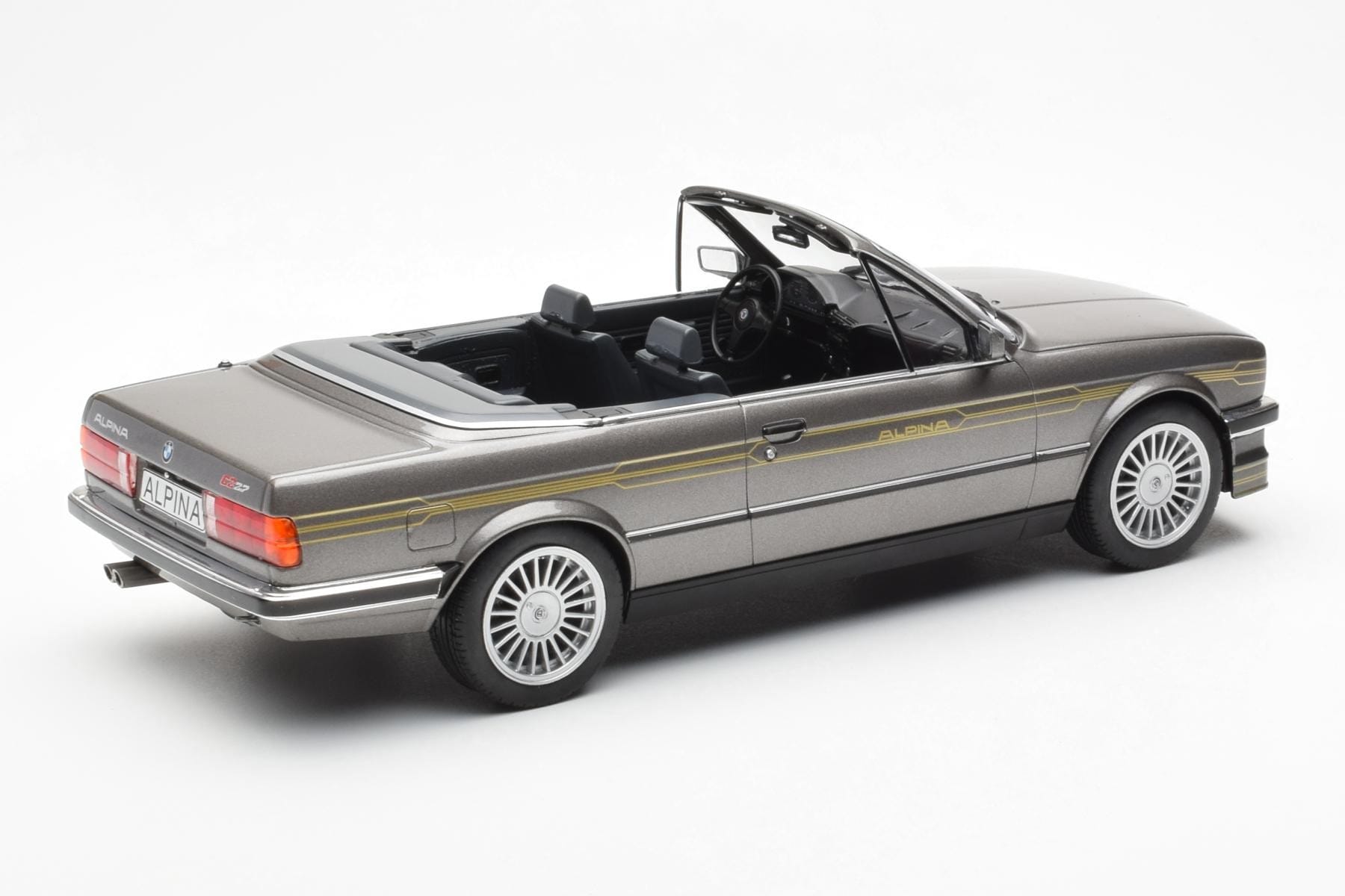 BMW Alpina C2 2.7 E30 Kabriolet Szary MCG 1:18 MCG18384 Metal — zdjęcie 2 z 5