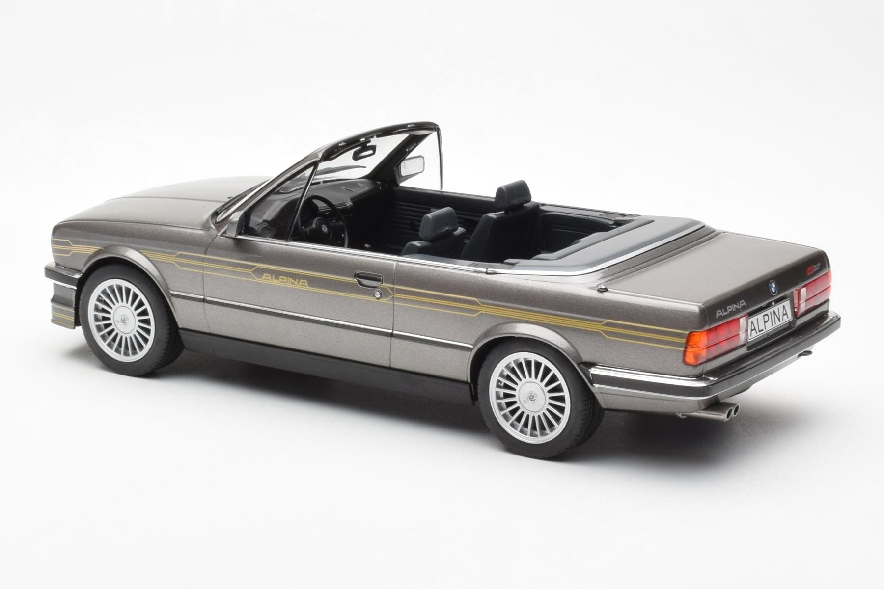 BMW Alpina C2 2.7 E30 Kabriolet Szary MCG 1:18 MCG18384 Metal — zdjęcie 5 z 5