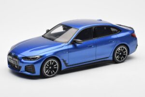 BMW i4 M50 G26 Niebieski Otto 1:18 OT453