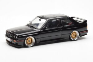 BMW M3 E30 Sport Evolution Czarny Custom Wheels AUTOart 1:18 70562
