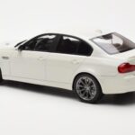 BMW M3 E90 Sedan Biały GT Spirit 1:18 - image 5 of 6