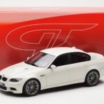 BMW M3 E90 Sedan Biały GT Spirit 1:18 - image 6 of 6