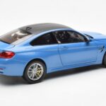 BMW M4 F82 Yas Marina Niebieski Paragon 1:18 PA-97102 - image 3 of 8