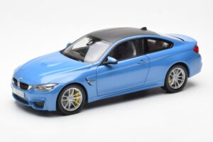 BMW M4 F82 Yas Marina Niebieski Paragon 1:18 PA-97102