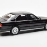 BMW M5 E34 Czarny Otto 1:18 - image 2 of 6