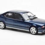 BMW M5 E34 Niebieski Metallic Otto 1:18 - image 4 of 6