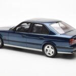 BMW M5 E34 Niebieski Metallic Otto 1:18 - image 5 of 6