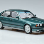 BMW M5 E34 Cecotto Edition Zielony Otto 1:18 - image 4 of 6