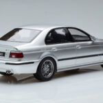 BMW M5 E39 Srebrny Otto 1:18 - image 2 of 7
