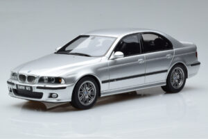 BMW M5 E39 Srebrny Otto 1:18