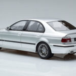 BMW M5 E39 Srebrny Otto 1:18 - image 5 of 7