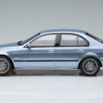 BMW M5 E39 Silverwater Niebieski Otto 1:18 - image 3 of 6