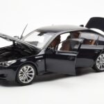 BMW M5 E60 Carbon Czarny Kyosho 1:18 - image 2 of 8