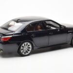 BMW M5 E60 Carbon Czarny Kyosho 1:18 - image 3 of 8