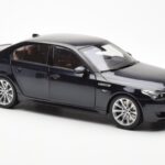BMW M5 E60 Carbon Czarny Kyosho 1:18 - image 6 of 8