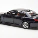 BMW M5 E60 Carbon Czarny Kyosho 1:18 - image 7 of 8
