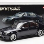 BMW M5 E60 Carbon Czarny Kyosho 1:18 - image 8 of 8