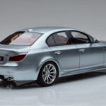 BMW M5 E60 Srebrny Otto 1:18 - image 2 of 6