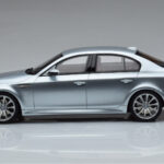 BMW M5 E60 Srebrny Otto 1:18 - image 3 of 6